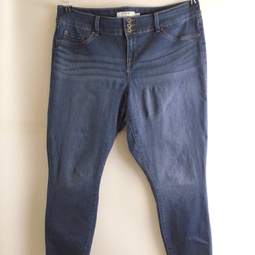 545522...Torrid Denim Jegging Size 22T, W40" 29"Inseam 11"Rise